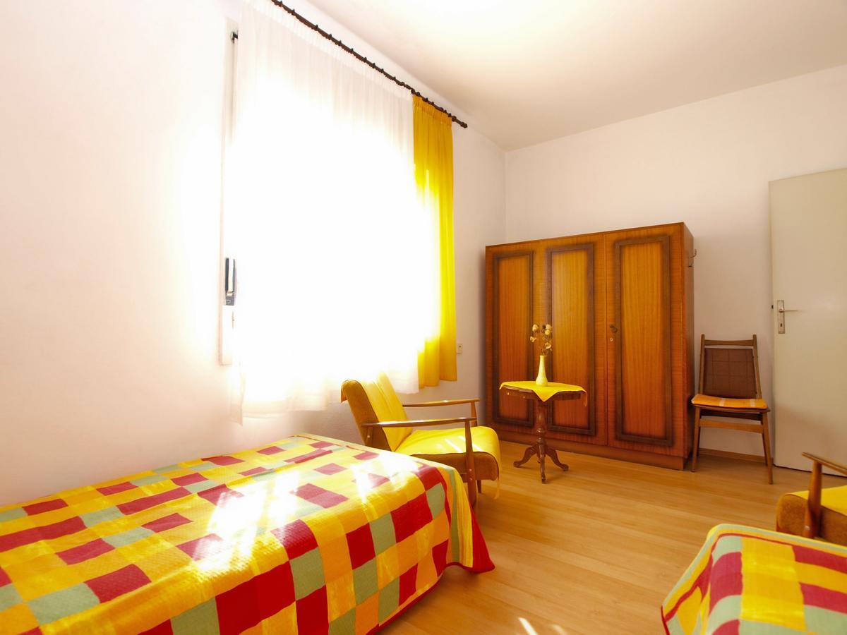 Apartments Mirela 1554 Pula Buitenkant foto